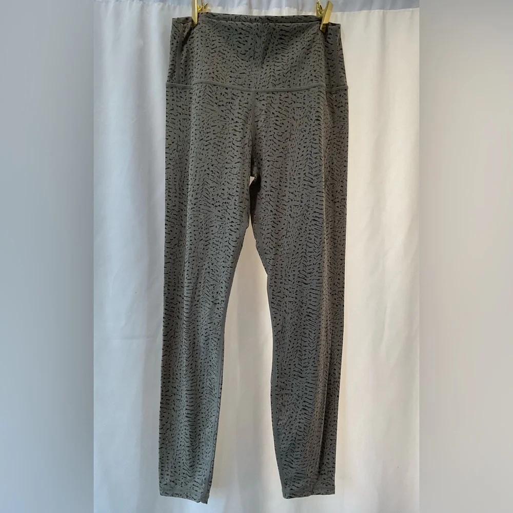 NWOT Estrella Cheeatah Leggings - Picture 1 of 2